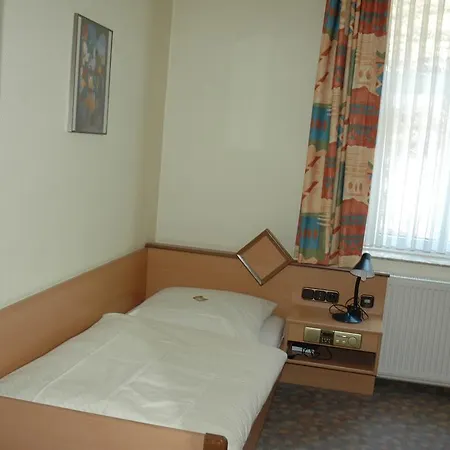 Konigszinne 3* בודנוורדר